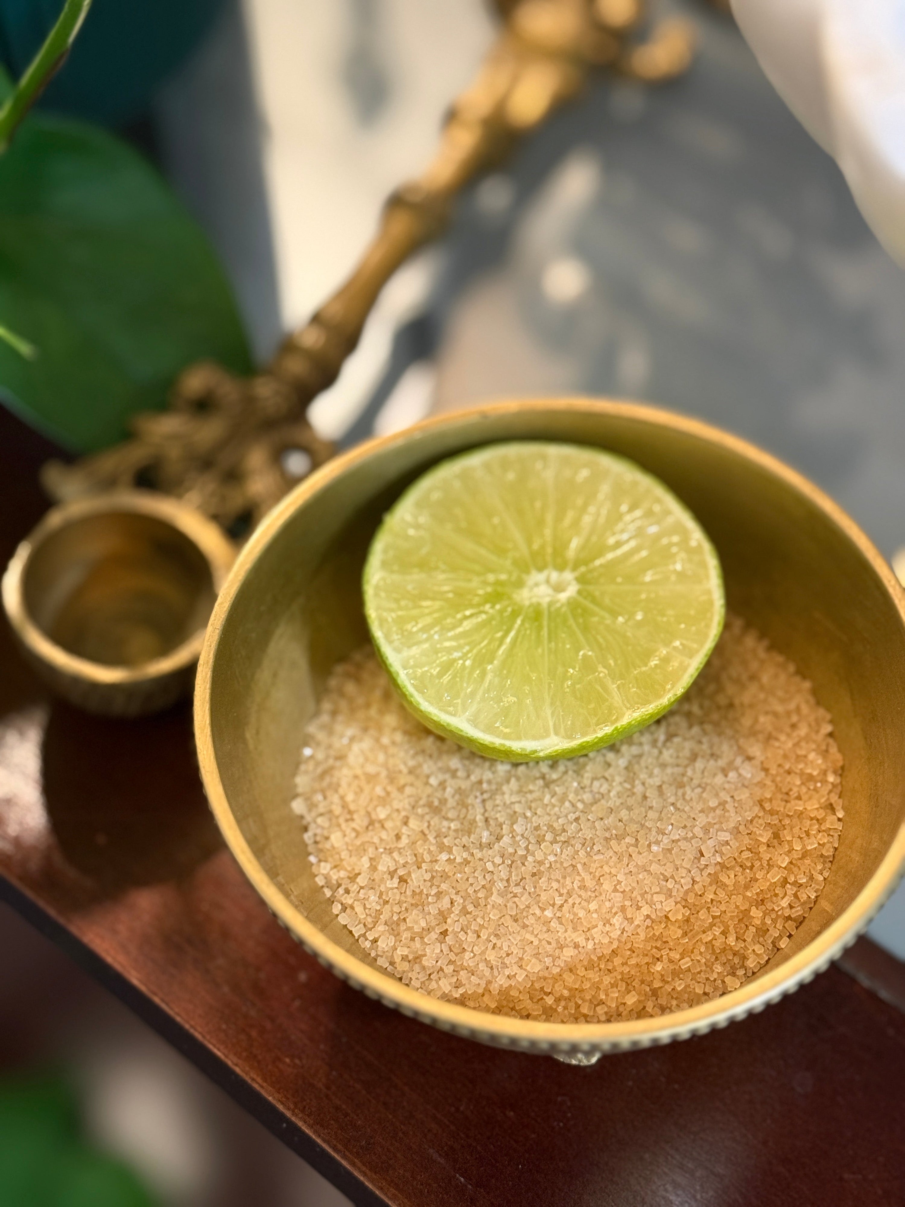 DIY - SUGAR, LEMON AND OIL BODY POLISHER