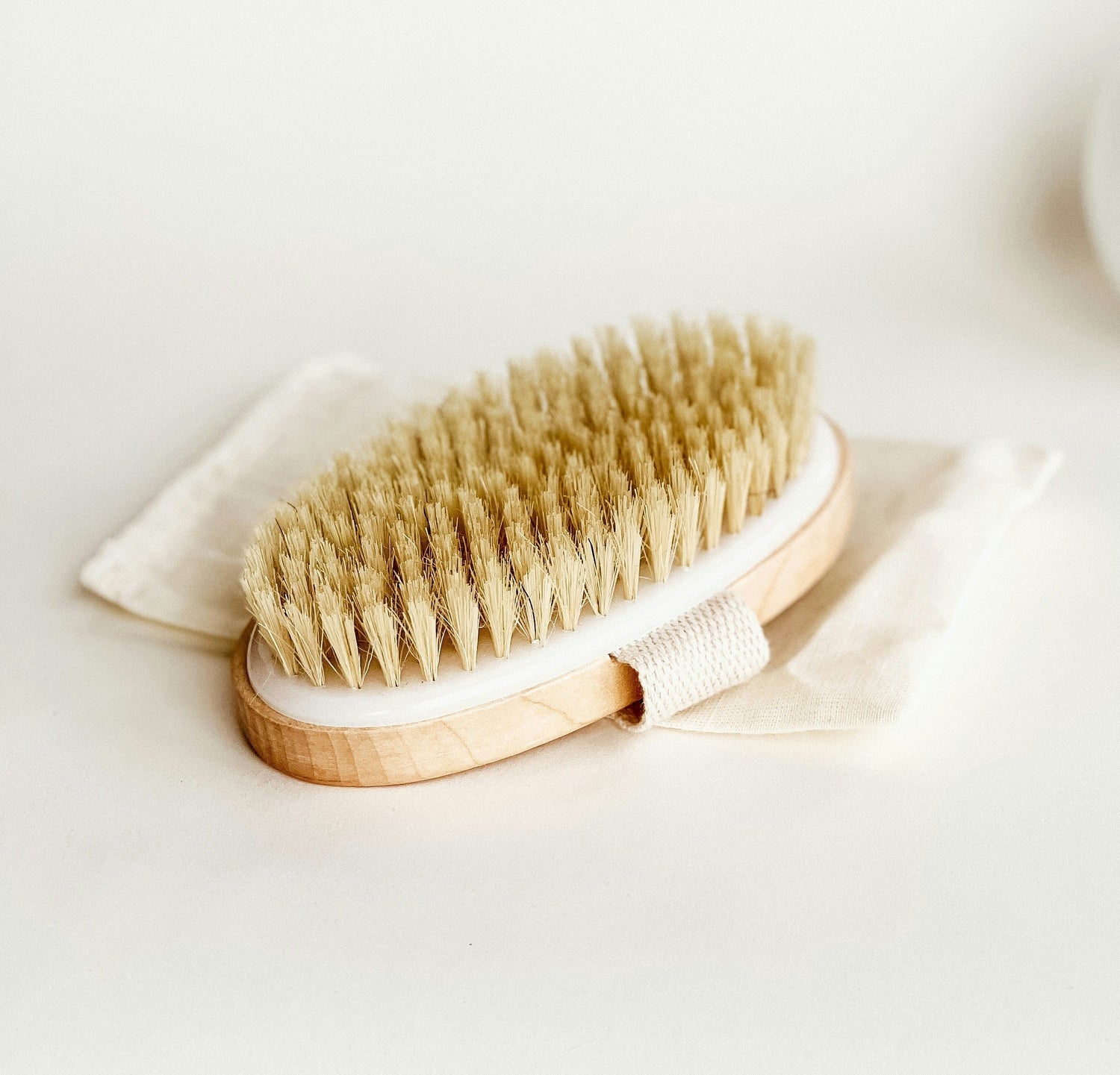 GARSHANA - AYURVEDA ART OF DRY SCRUBBING THE BODY TO REVEAL GLOWING HEALTHY SKIN